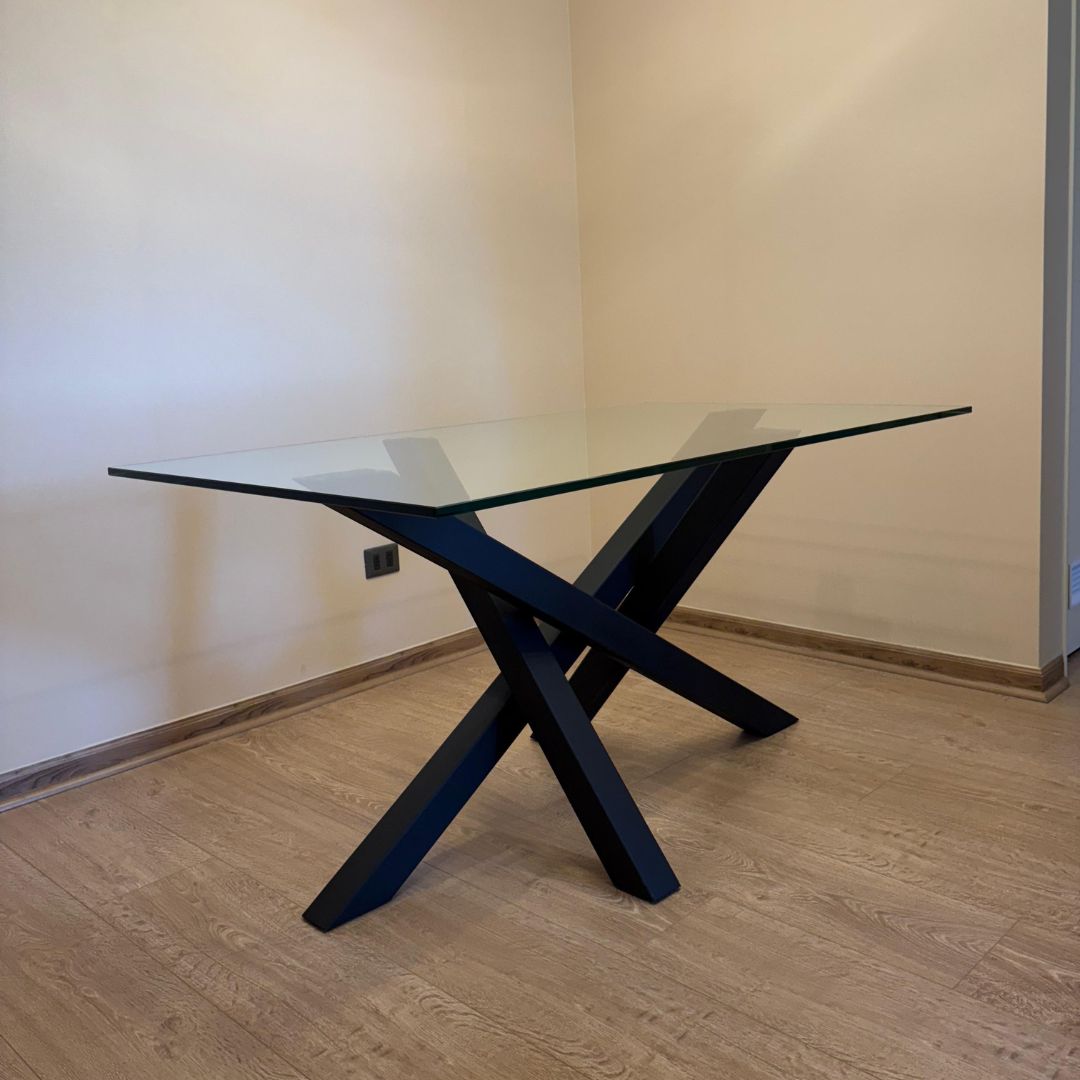 Mesa de Vidrio – Diseño Industrial Moderno